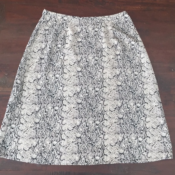 Knee length skirt - Picture 2 of 2